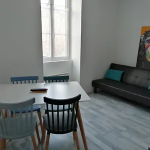  Appartement Studio Centre De Entre Sarlat Et Roquamadour à La Nuité France